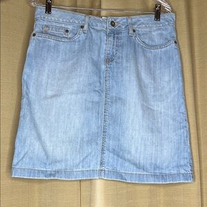 L.L. Bean favorite fit Light Blue Denim Mini Skirt Size 8 pockets ,zipper